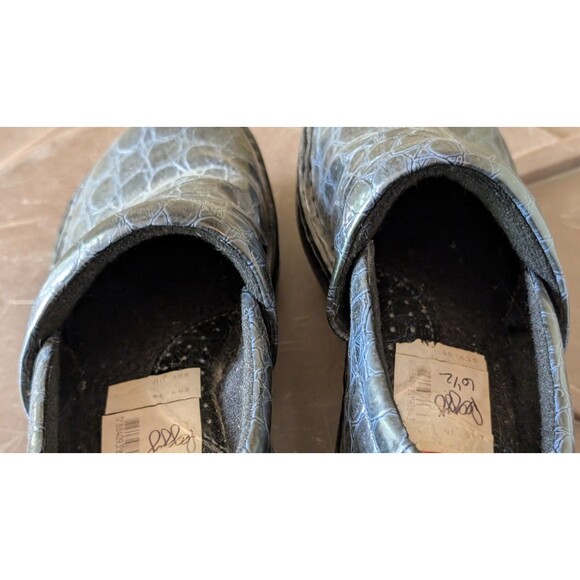 BOC Peggy Leather Wedge Clogs Women’s Size 7 Blue Black Shoes Slip On EXC COND - Picture 3 of 9